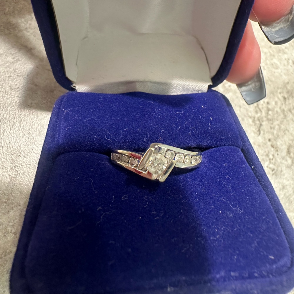 Diamond Ring - Picture 3 of 3